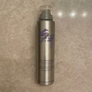 monat dry texturizing spray